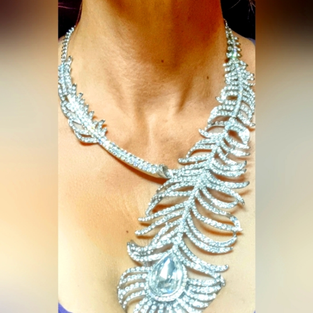 Elegant peacock feather rhinestone  necklace& matching earrings, NWT.